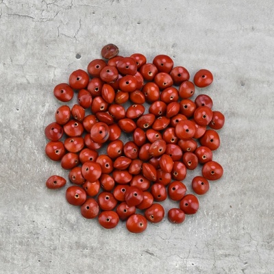 Drevené korálky – „pecky“ červené, 25 g