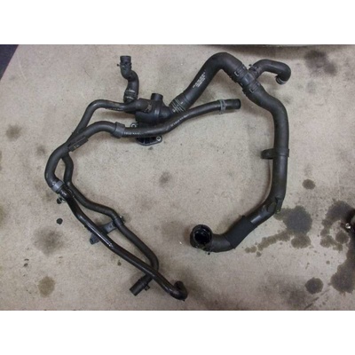 hadice vodní + komora termostatu VW Passat B7 3AA 2,0 TDI 103 kW 03L121111AE