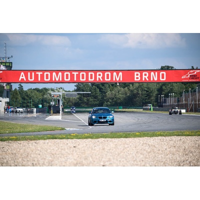 Jízda v BMW M2 F87 na velkém závodním Masarykově okruhu v Brně
