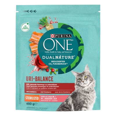 ONE 4х650г Sterilized Dual Nature Purina ONE, суха храна за котки -със сьомга и червени боровинки