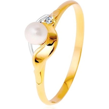 Šperky eshop Diamantový prsteň zo zlata dvojfarebné vlnky číry briliant a biela perla BT504.08