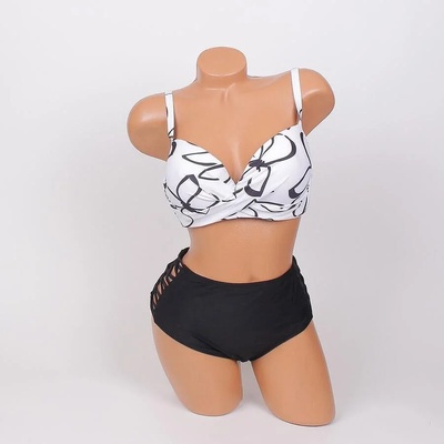 Дамски макси бански в бяло и черно с цветя - чашка d