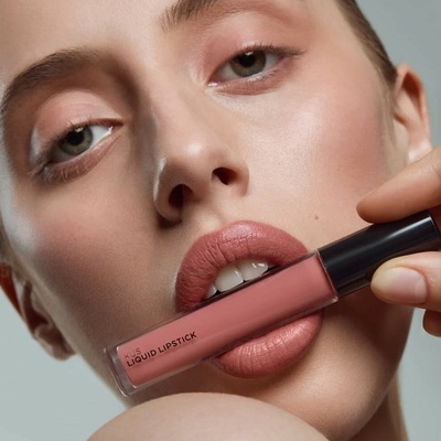 Und Gretel Organická veganská tekutá rtěnka KUS Shell Pink 01 2,5 ml