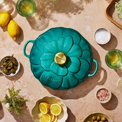 Le Creuset Liatinový hrniec plytký 26 cm / 2,2 l Petal Bleu Riviera