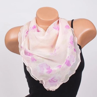 Копринено фишу в цвят светла праскова с виолетови цветя