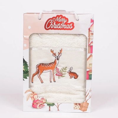 Бяла хавлиена кърпа с бродерия на сърна и заек