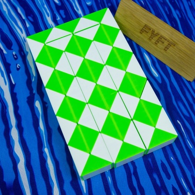 Other cube Rubikov had 60 dielikov Zelená