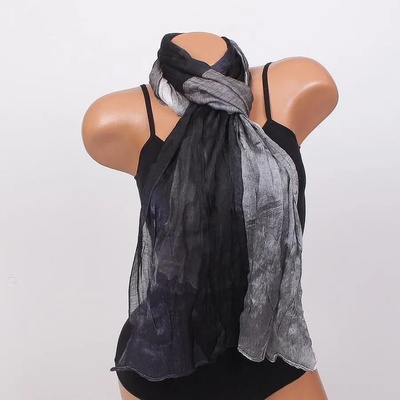 Елегантен дамски шал в три цвята - сиво, черно и бяло