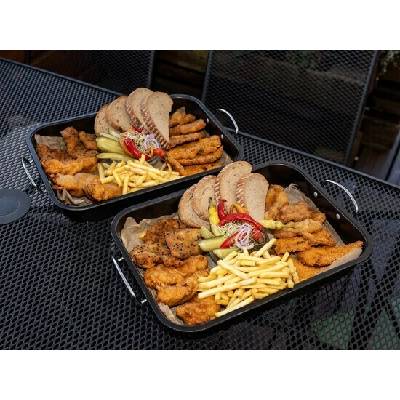 Křupavá řízková hostina s přílohou v ostravské restauraci Heřmanická beseda