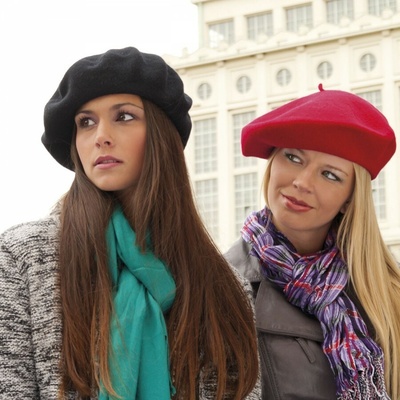 vlněný baret jednobarevný 10 5´ tmavě fialová