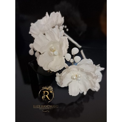 Radi handmade Елегантна диадема с бели цветя и перли (995)