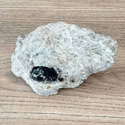 Nefertitis Obsidián Apačská slza v matrixu USA 69 NF64481 - cca 2,8 cm, 405 g