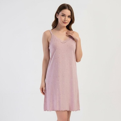 Нощница с тънки презрамки в цвят пудра на малки точки