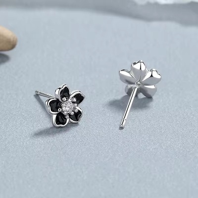 Olivie stříbrné náušnice ČERNÝ KVÍTEK 8646