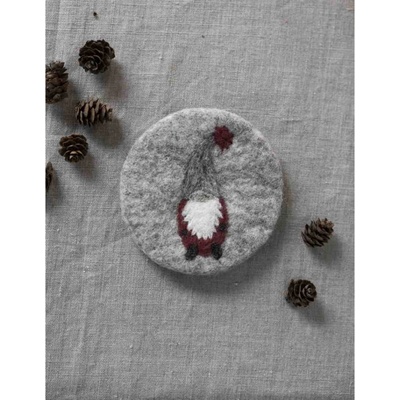 Vánoční podložka pod horké Santa Light grey 10 cm Storefactory Scandinavia