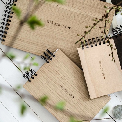 Dědova dílna Mini fotoalbum Miluju tě buk A6 Počet a barva papírů: Bílé - 15 listů