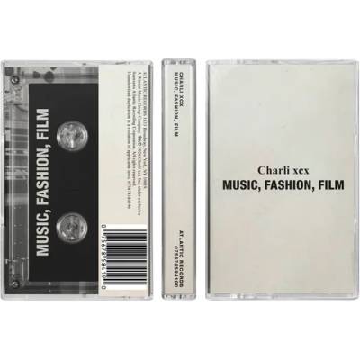 Warner Charli XCX: Music, Fashion, Film - MC (096391)