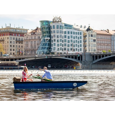Romantický pobyt v Tančícím domě + piknik na Vltavě – Hledejceny.cz