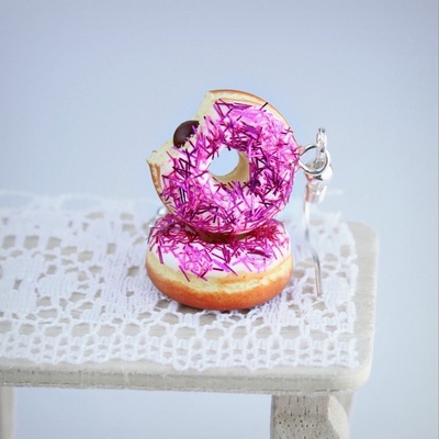 CircusMind Růžovofialové donuty jeden nakousnutý S4636