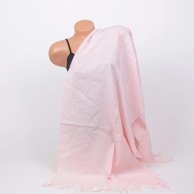 Нежен дамски шал в розово с ресни