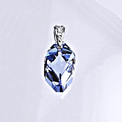 Čištín Stříbrný přívěšek s krystalem Swarovski light saphire cubist pendant P 1306
