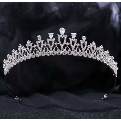 Naishide Jewelry postříbřená korunka do vlasů s krystaly Grace