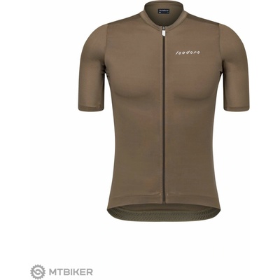 Isadore Debut tarmac