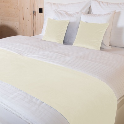 Biante přehoz na postel Zamatový Velvet Prémium SVP-003 Smotanový 50 x 260 cm