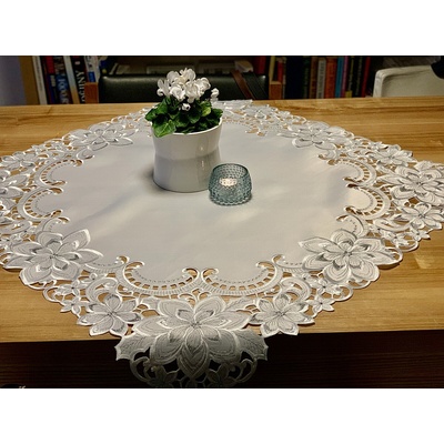Bytema Vyšívaný vianočný obrus Strieborná hviezda ovál 40x85cm