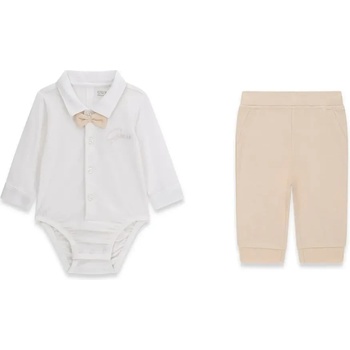 Guess Бяла риза боди за бебе момче с бежова папийонка и бежов панталон Guess