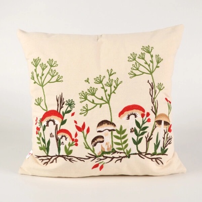 Takoy s vyšívaným vzorom 45 x 45 huby medzi kvetmi-HT-00224 45 x 45 cm