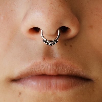 CryptoEshop Titanový otevírací kroužek s minimalistickým zdobením Nekko 1,2 mm 10 mm W129-1210