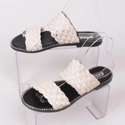 Дамски равни чехли в бежов цвят