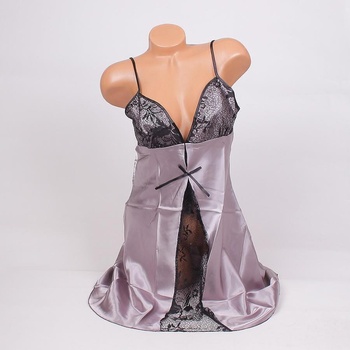 Сатенена нощница в сребристо-сиво с нежна дантела