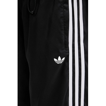 adidas Originals Спортен панталон adidas Originals Trackpant в черно с апликация KE9790 (KE9790)