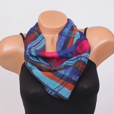 Трицветно фишу в синьо, лилаво и кафяво