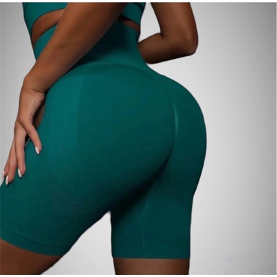 tmavo zelené kraťasy