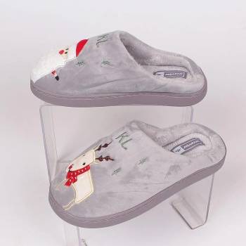 Image 1 of Дамски пантофи в светлосиво с Дядо Коледа и елен