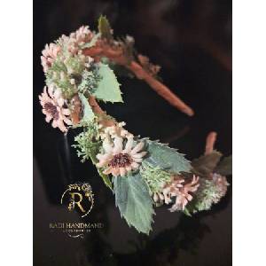 Radi handmade Диадема с розови маргаритки и зелени листа (1020)