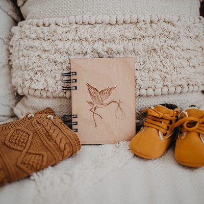 Dědova dílna Mini fotoalbum Čáp A6 na výšku Počet a barva papírů: Bílé - 15 listů