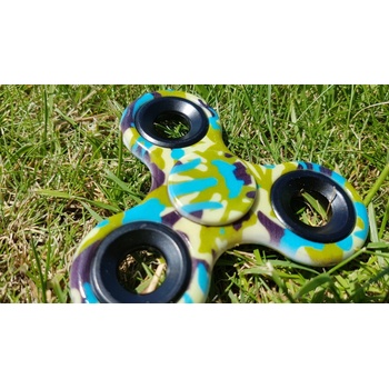 Fidget spinner maskáčový