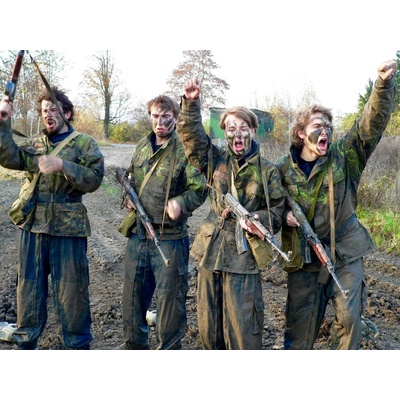 Army drill - vojákem na zkoušku - Doručení e-mailem zdarma a hned