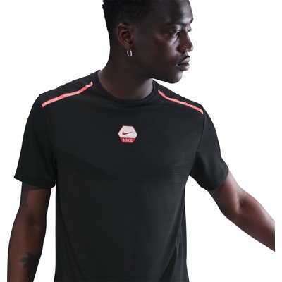 Nike Тениска Nike Nike City Run Tee Sn61 - Black/Red