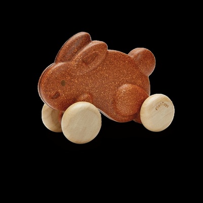 PlanToys jezdící zajíc hnědý PT5732