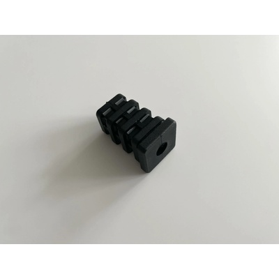 Zátka pro profil 25x25x2 mm, kovový závit M8