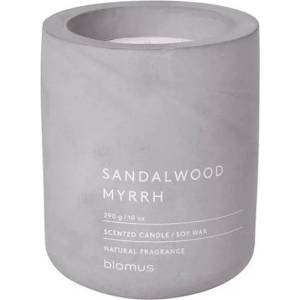 Blomus (Германия) Ароматна свещ BLOMUS FRAGA с аромат Sandalwood Myrrh - Ø9 х 11 см - цвят светлосив (BLOMUS 65657)