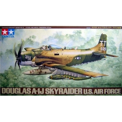 Tamiya 61073 A-1J Skyraider USAF 1:48
