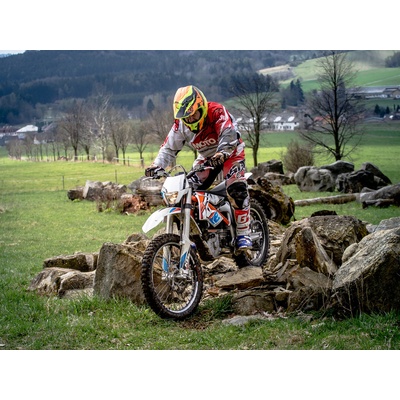 Motorky na trialové trati s mistrem ČR: Pardubický kraj