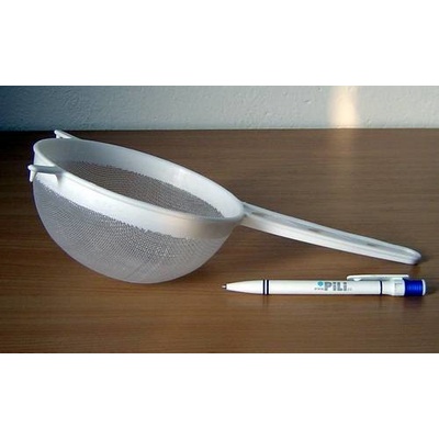 Síto cedník plast 16 cm
