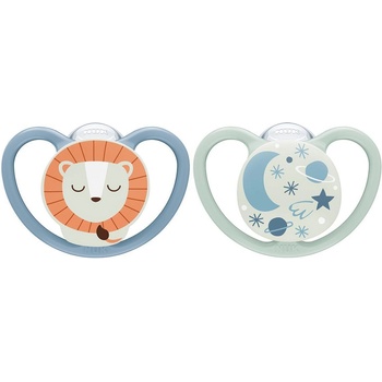 Nuk биберон залъгалка силикон 18-36мес. 2бр. Space Night светеща, Лъв + кутийка за съхранение и стерилизация в микровълнова (10177212)